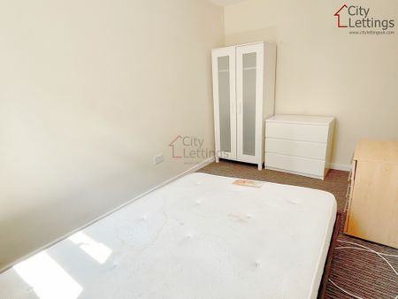 1 Bedroom Flat - Photo 2
