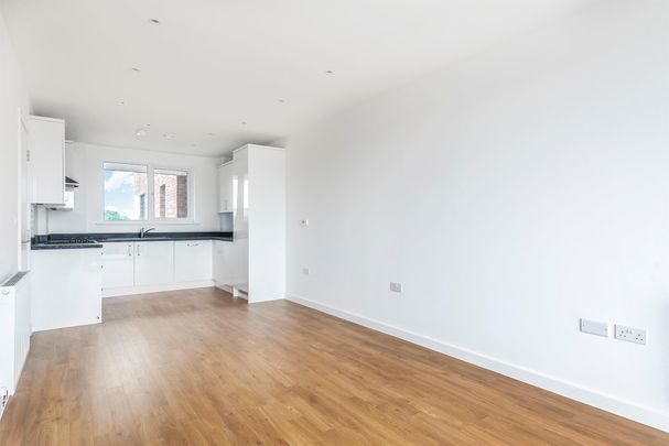 Reynard Mills, Brentford, Reynard Way - Photo 1