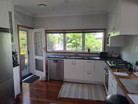 Spacious 4 Bedroom plus Family Home in Prime Location This stunning 4 bedroom, 3 bathroom home is the perfect blend of comfort and convenience, offering plenty of space for your family to grow and enjoy. - Photo 2