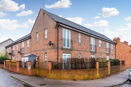 1 bedroom mews to rent - Photo 5