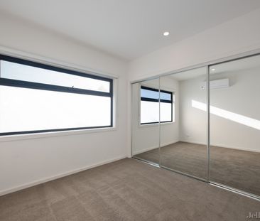 3/166 Rathcown Road, Reservoir - Photo 5