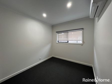 Modern 3 Bedroom 2 Bathroom Unit - Photo 3