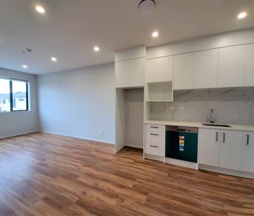 Modern Urban Living 1‑Bedroom Apartment close to St Lukes Westfield - Photo 3