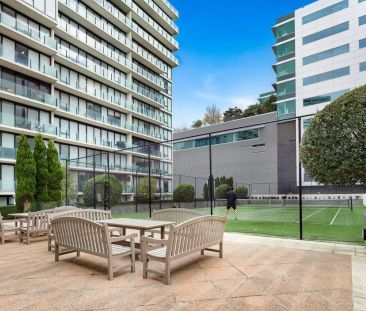 Spacious, Bright and Perfectly Positioned Apartment! - Photo 3