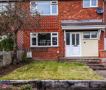 4 bedroom semi-detached house to rent - Photo 3