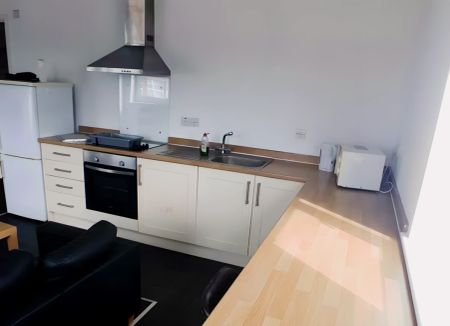 Two Bed Flat - Photo 5