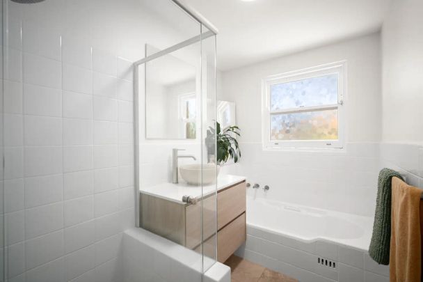 “Stylish & convenient” - Photo 1