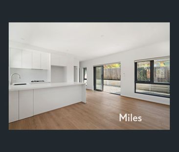 BRAND NEW STUNNING TOWNHOUSE IN ROSANNA - Photo 2