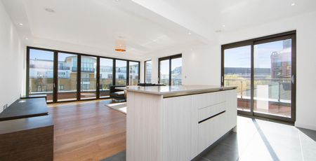 Beautifully presented two-bedroom, two-bathroom apartment located just moments from Tower Gateway and Tower Hill stations, offering excellent access to Canary Wharf and The City - Photo 5