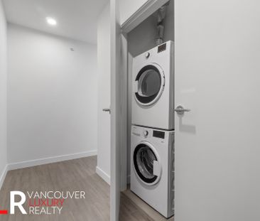 Condo in Surrey, BC - Photo 4