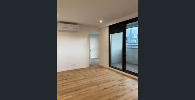 Stylish Lilix Apartment with City Views in Prime South Melbourne Location - Photo 1