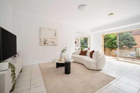 Contemporary home in a sought-after location - Photo 3