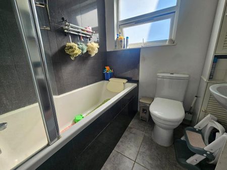 3 bedroom maisonette to rent - Photo 5