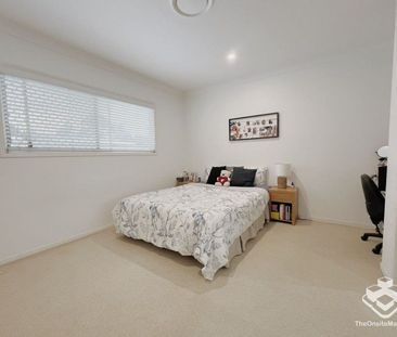 Stunning 3-Bedroom Townhouse â Ideal for Families or Professional... - Photo 2