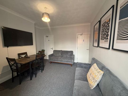 1 bedroom in a house share to rent - Photo 1