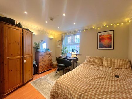 3 bedroom flat to rent - Photo 3