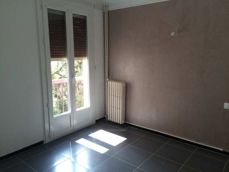 Location Appartement 3 pièces 75m² SETE 34200 - Photo 5