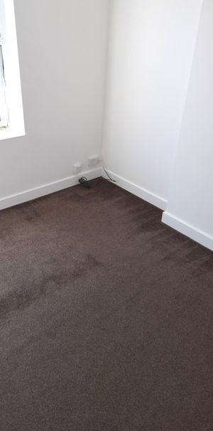 To Let Studio - Photo 1