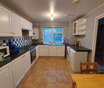 Room in a Shared House, Shipman Road, E16 - Photo 6