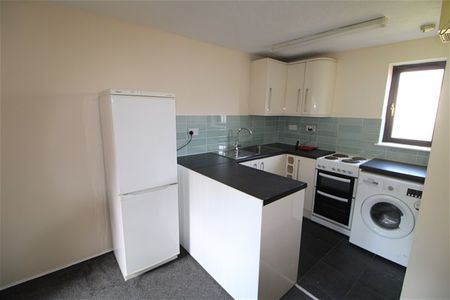 Chinook, Highwoods, Colchester - Photo 3