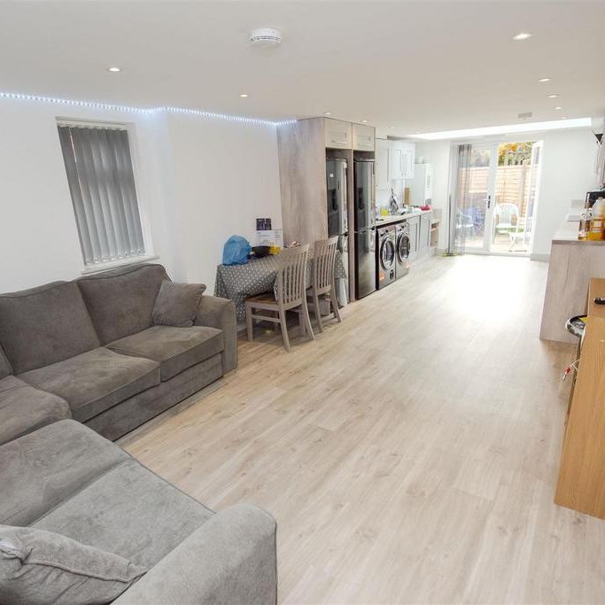 6 bedroom house to rent - Photo 1