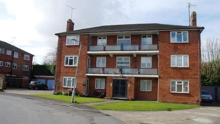 2 bedroom flat to rent - Photo 2