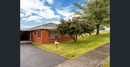 Charming 2 bedroom unit - Photo 2