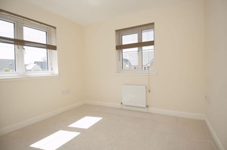 2 bedroom semi-detached house to rent - Photo 4