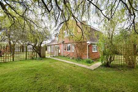 3 bedroom detached house to rent - Photo 3