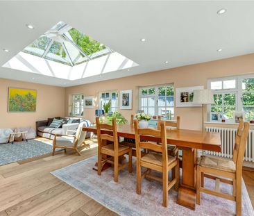 Beautifully presented four-bedroom wing set within an elegant Victo... - Photo 2