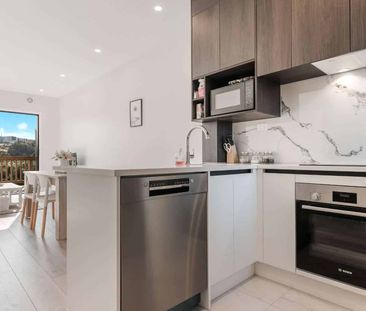 Charming 3-Bedroom Townhouse - Photo 1