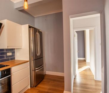 2 bedroom ground floor flat to rent - Photo 2