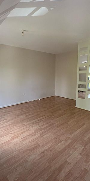 Grand studio lumineux avec parking et cave – 33 m² au sol - Photo 1