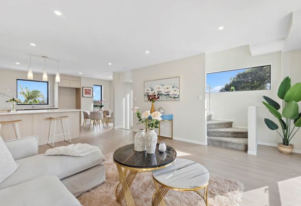 Mangere, 4 bedrooms - Photo 1