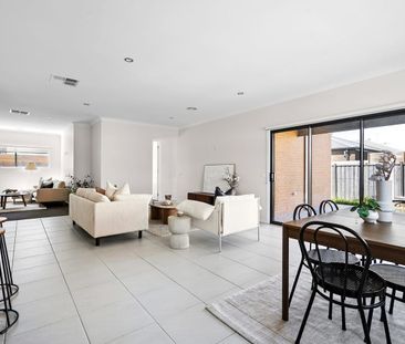 Contemporary Comfort Opposite Parkland - Photo 2