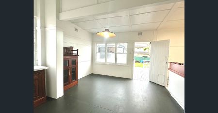 Newly Renovated Double Brick House in Prime Location - Photo 3