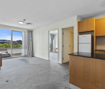 City Apartment in an Unbeatable Location - Photo 3