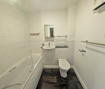1 Bed Flat, Manning Gardens, CR0 - Photo 5