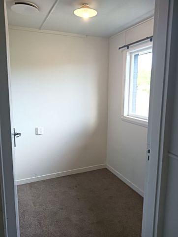 Neat & Tidy Three Bedroom Home - Photo 4