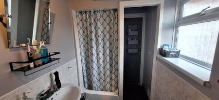 3 bedroom terraced house to rent - Photo 2