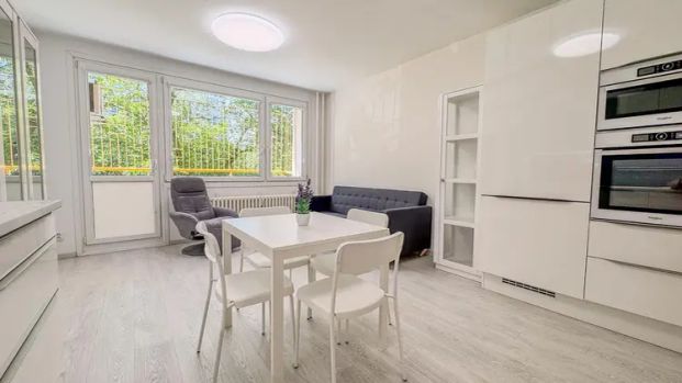 Pronájem bytu 2+kk s lodžií a sklepem, 47 m and sup2;, Praha 5 Hlubočepy - Photo 1