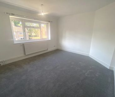 Poplar Close - Photo 2