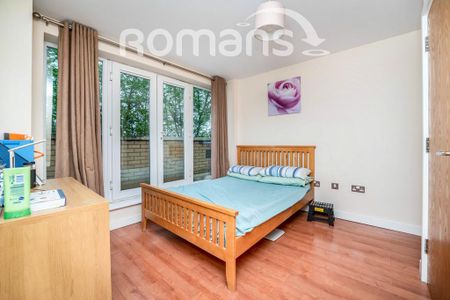 3 bedroom flat to rent - Photo 5