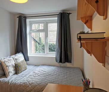 1 bedroom in a house share to rent - Photo 5