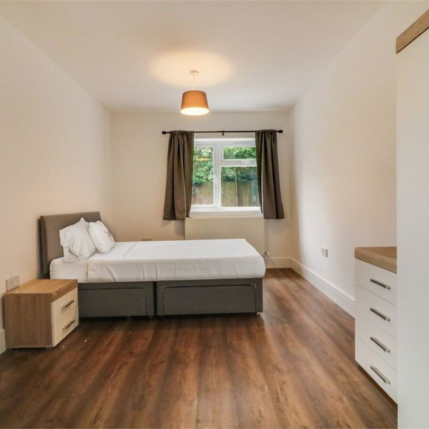 Room 2 - 10 Firbank Drive, Watford, WD19 - Photo 1
