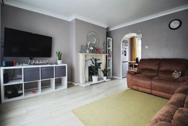 3 bedroom semi-detached house to rent - Photo 1