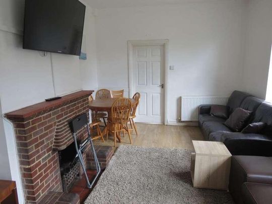 Bedroom House In Charminster, BH8 - Photo 1