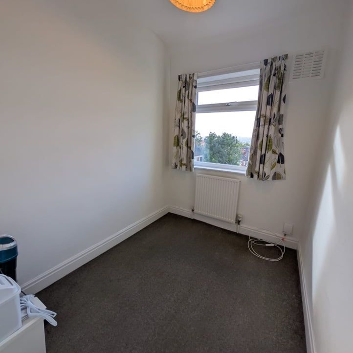 3 Bed Semi-Detached House, Kelso Gardens, LS2 - Photo 1