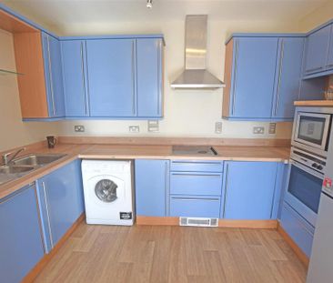 2 bedroom flat to rent - Photo 4