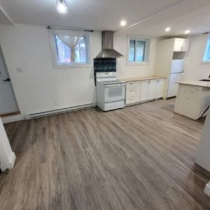 Logement 4 1/2 spacieux et rénové à Vaudreuil-Dorion avec stationnement - Photo 2